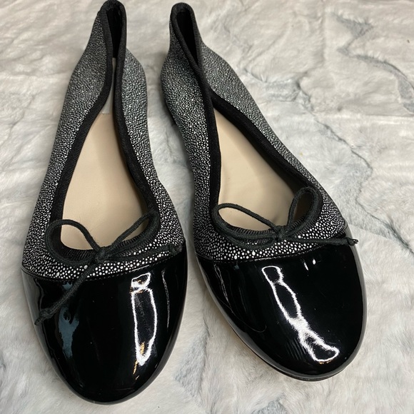 tazmoet's tweet photo. So good I had to share! Check out all the items I'm loving on @Poshmarkapp from @healthylife9111 #poshmark #fashion #style #shopmycloset #colehaan #crocs #vasque: https://t.co/D0oR9mlTKf https://t.co/TM4RB8wFmC