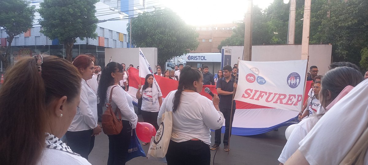 registradoresu1's tweet photo. #DIA2 DE NUESTRA MANIFESTACIÓN PACÍFICA.
BASTA DE PISOTEOS Y NINGUNEOS, QUEREMOS SOLUCIONES YA!! #CSJ #DGRP #VAMOSSIFUREP https://t.co/ZgGRf9p3EC
