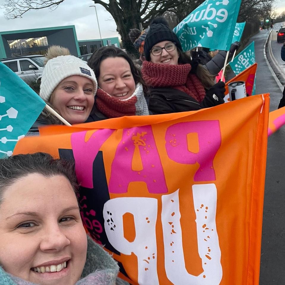 NEUnion's tweet photo. Great to see member at Ponteland this morning. #PayUp #SaveOurSchools https://t.co/PO4KrQ6WHq
