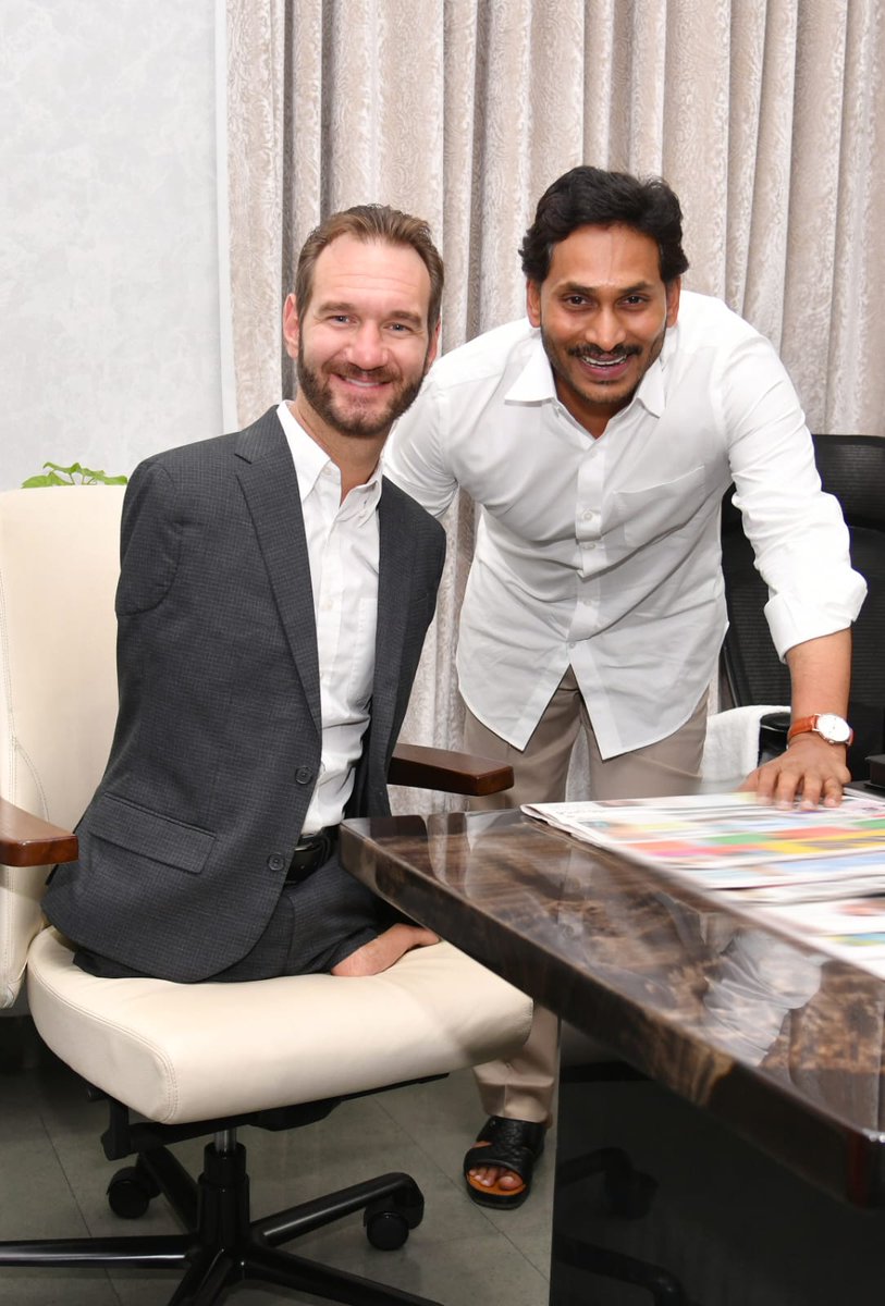 KaminiRamakanth's tweet photo. సీఎం క్యాంప్‌ కార్యాలయంలో ముఖ్యమంత్రి వైయస్ జగన్‌ను కలిసిన ప్రపంచ ప్రఖ్యాత మోటివేషనల్‌ స్పీకర్‌ నిక్‌ వుజిసిక్ https://t.co/gWDkxaYD8l