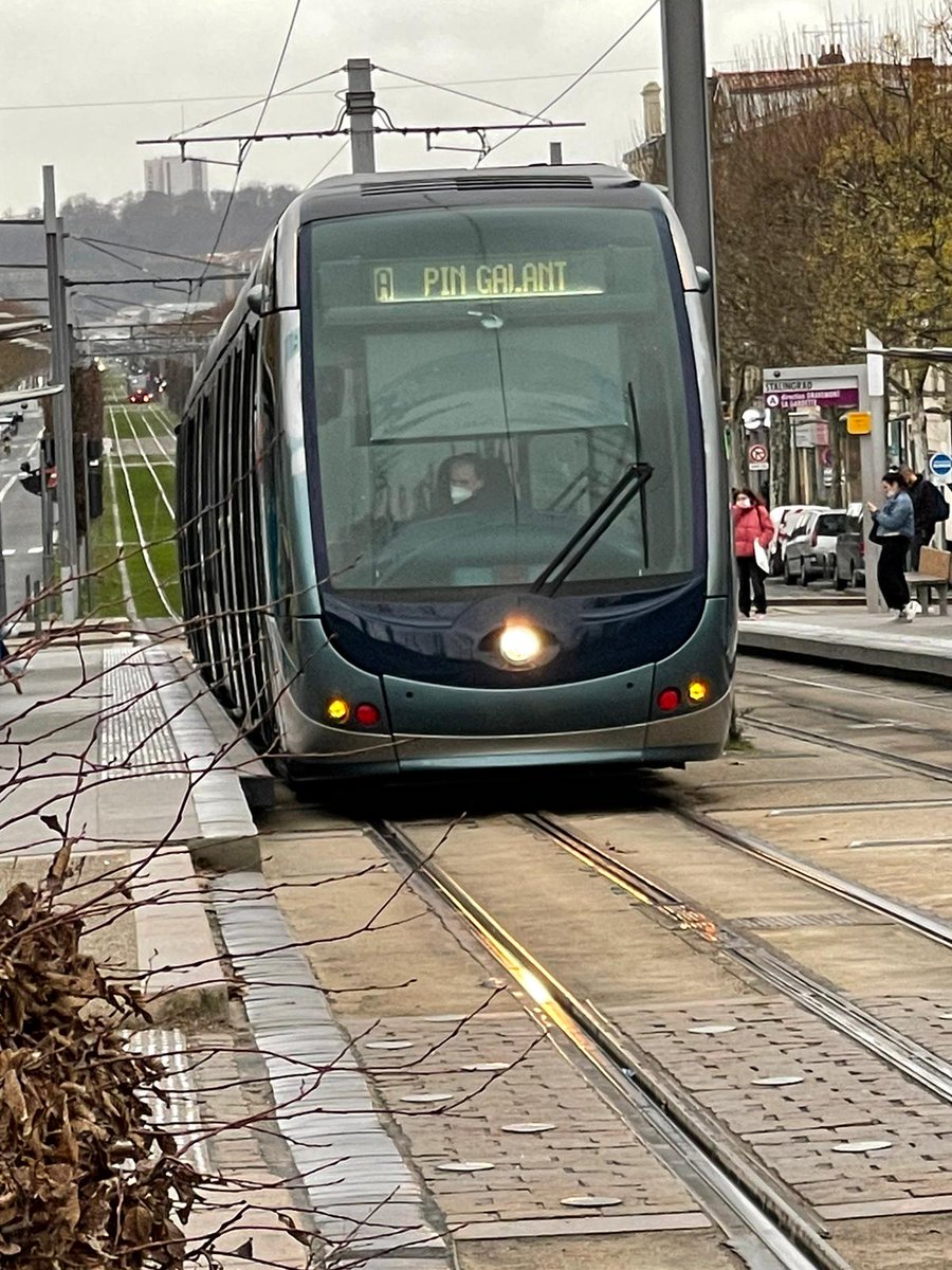2003-2023, cette année le tramway de <a href="/BxMetro/">Bordeaux Métropole</a> fête ses 20 ans ! Ouverte le 21 décembre 2003, le <a href="/TBM_TramA/">TBM Tram A</a> fut exploité entre Mériadeck et les antennes <a href="/VilledeLormont/">Ville de Lormont</a> Lauriers et <a href="/VilledeCenon/">Ville de Cenon</a> La Morlette, non sans peine. C'était le ''jour T''