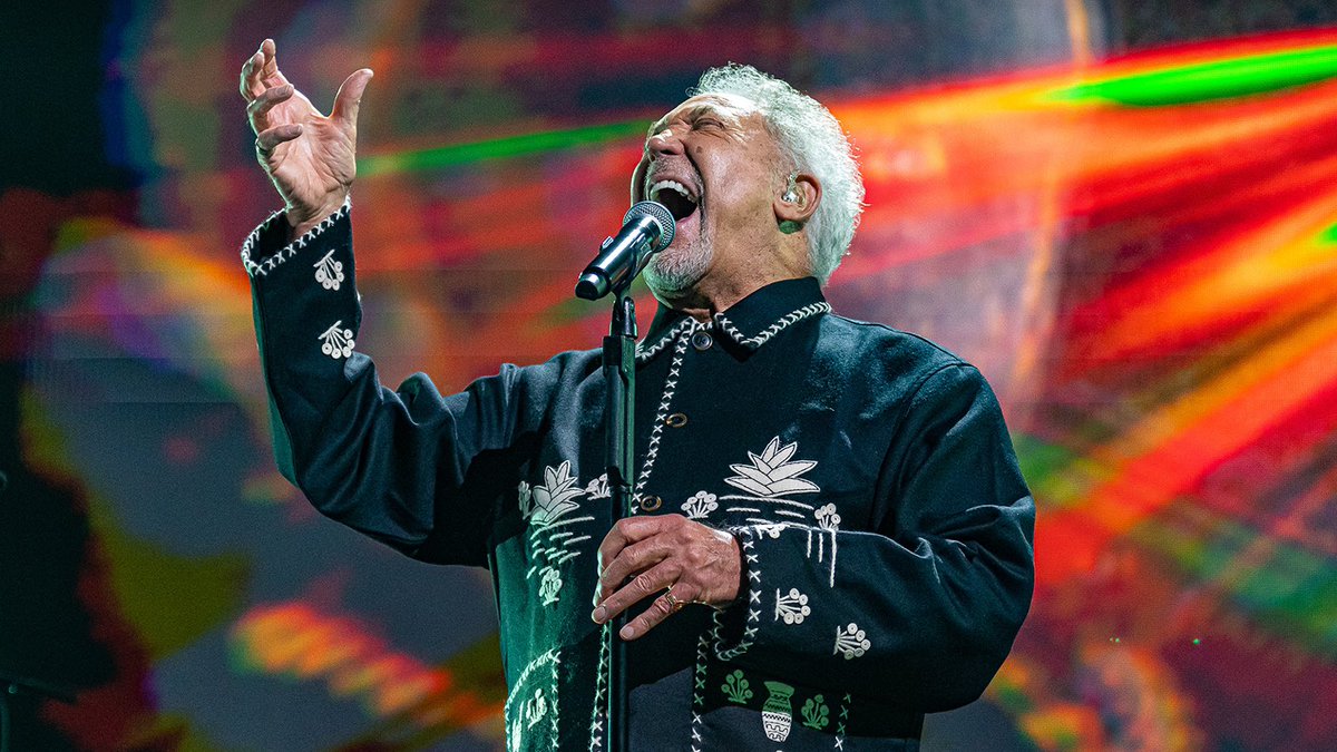 Tom Jones tweet media