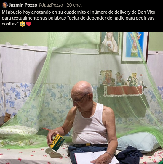 delpynews's tweet photo. ▶️ FELIZ | 😭🤩

🧓Abuelito anotó el número de Don Vito en su cuadernito para dejar de "depender" en sus pedidos de otras personas.🥺​

La nieta publicó la historia y la empresa le envió regalos al Don. 

📷@JaazPozzo https://t.co/08hVGzXQnK