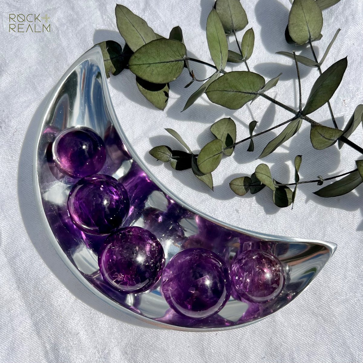 rockandrealm's tweet photo. #Imbolc is a time of renewal &amp; #newbeginnings &amp; is associated with the coming of #spring

It’s a time of hope &amp; renewal 🌱💫

#Imbolcrituals should be personal and aligned with the nature you see around you. 

How are you planning on honouring this turn of the #wheeloftheyear ? https://t.co/uYCXFIKyQS