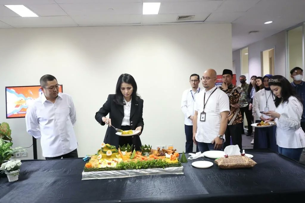 Hary_Tanoe's tweet photo. ๐ฅ๐ฎ๐ฏ๐, ๐ญ ๐๐ฒ๐ฏ ๐ฎ๐ฌ๐ฎ๐ฏ: Peresmian kantor Aladin Mall di MNC Tower Lt.20.ย
Congrats untuk Aladin Mall atas kantor barunya. #HT
#HaryTanoesoedibjo #LilianaTanoesoedibjo #ValenciaTanoesoedibjo #AladinMall #MisterAladin #mncecommerce #MNCGroup https://t.co/5cti71DewL