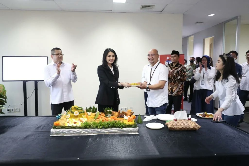 Hary_Tanoe's tweet photo. ๐ฅ๐ฎ๐ฏ๐, ๐ญ ๐๐ฒ๐ฏ ๐ฎ๐ฌ๐ฎ๐ฏ: Peresmian kantor Aladin Mall di MNC Tower Lt.20.ย
Congrats untuk Aladin Mall atas kantor barunya. #HT
#HaryTanoesoedibjo #LilianaTanoesoedibjo #ValenciaTanoesoedibjo #AladinMall #MisterAladin #mncecommerce #MNCGroup https://t.co/5cti71DewL