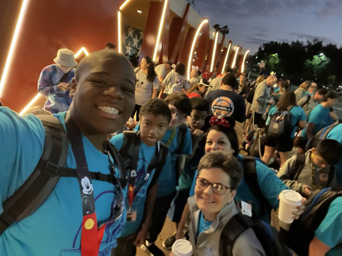 BowserBullpup's tweet photo. Disney Day 2 with my Bullpups!  Magic Kingdom here we come. Thank you @CopsKidsMagic. Let’s do this!!❤️@EVSCGlenwood @EVSC1 https://t.co/pydK3pbolq