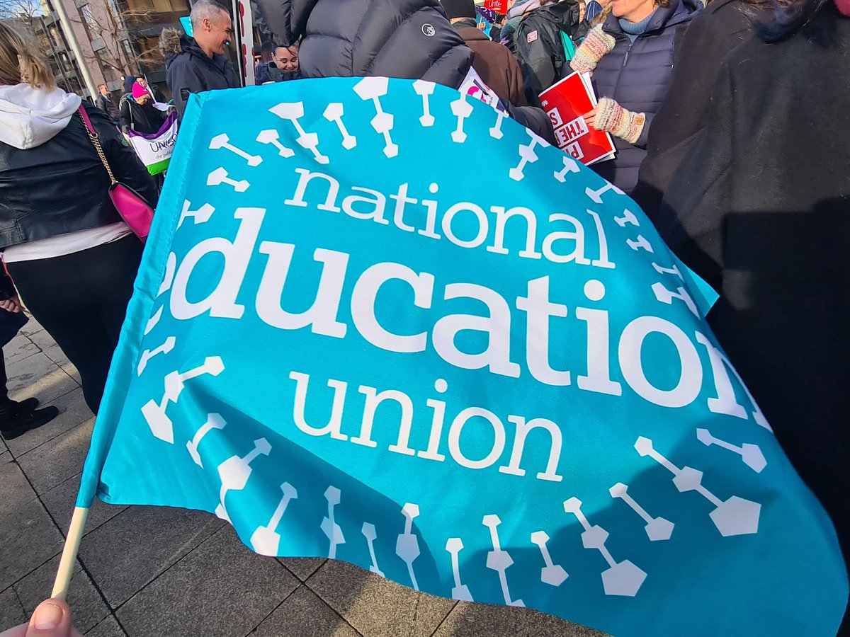 Doing my bit. Support the people taking industrial action today. #strikes #StrikeDay #TeacherStrike