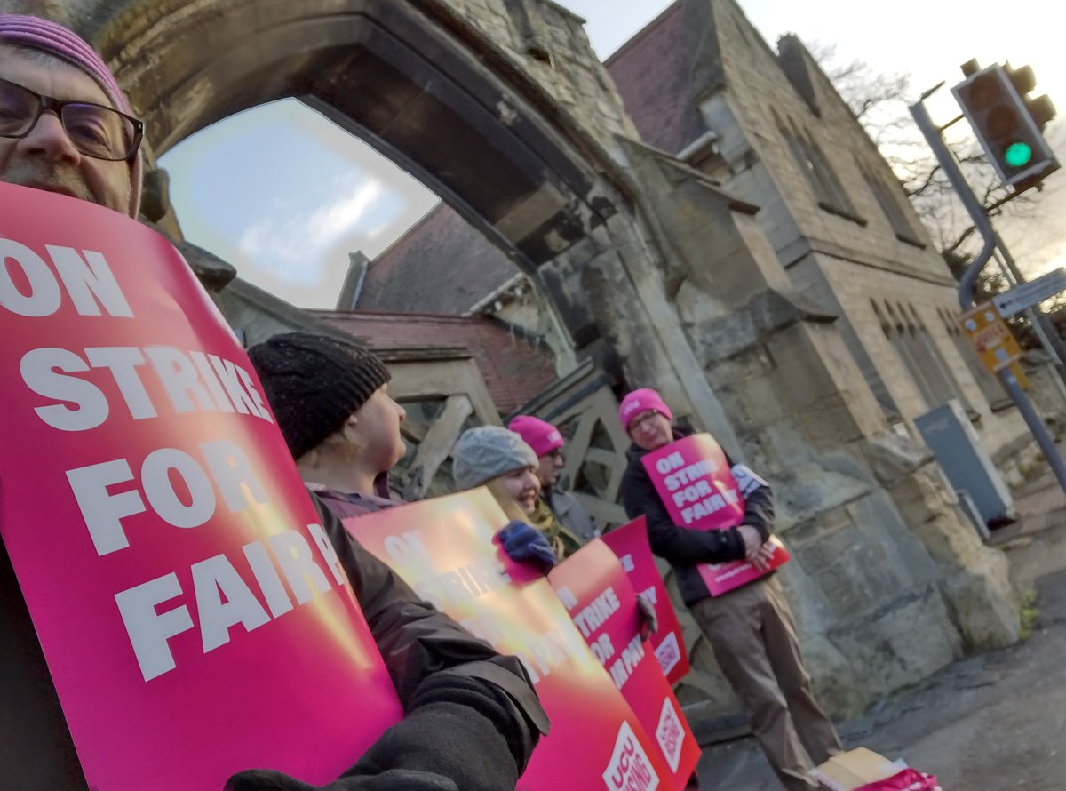 Striking for better pay offer to stop the decade-long devaluation of our wages, yes, but also to reduce casualisation, stop the attack on pensions and reduce workloads. Thx to students & public for supportive messages! #ucuRISING #ucu #UCUstrike