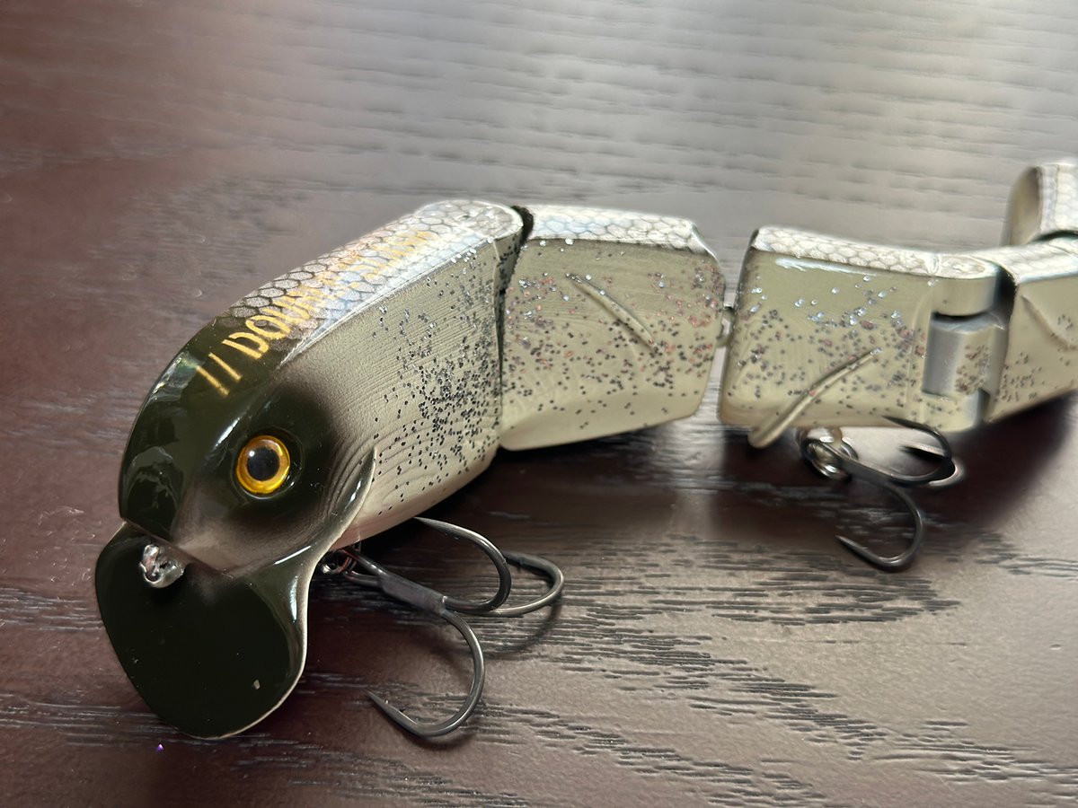 becstorebass's tweet photo. 昨今、ルアーは見た目とレア度にいきがちで忘れかけているルアーフィッシングの本質である魚の波動と生餌よりも魅力的に操作する楽しさをテーマに制作された DOUBLE SLASH
発売記念としてルアーの歴史を感じていただけるヴィンテージカラー2色を発売!
2月1日 https://t.co/T6soviNfjQ にて発売 !!!! https://t.co/h77VFlNKZP