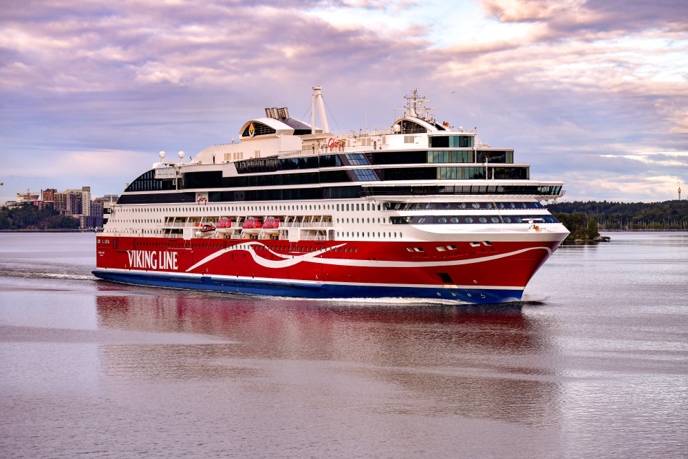 Viking Lines nyaste fartyg Viking Glory kom i trafik på linjen Stockholm-Mariehamn-Åbo i mars 2022. Igårkväll, endast tio månader senare, klev den miljonte resenären ombord på det klimatsmarta fartyget i Åbo hamn.  https://t.co/4bIUwsZ85S https://t.co/TZVLgMmKEa
