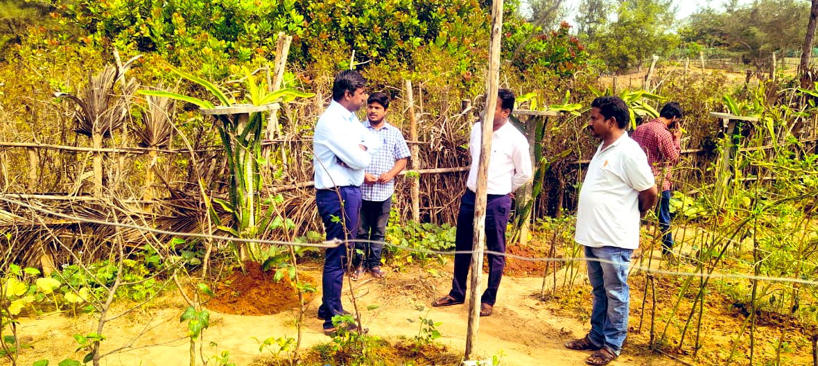 Ganjam_Admin's tweet photo. Collector, Ganjam reviewed various developmental works such as rural park, model tank, community nursery, 5T HST, etc. in Ganjam Block &amp; asked the block team to ensure completion of projects within timeline. 
@CMO_Odisha 
@MoSarkar5T 
@IPR_Odisha https://t.co/FfKFTBP9bN