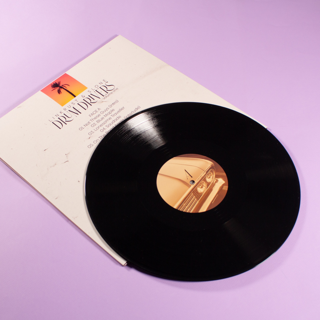 DiggersFactory's tweet photo. Today we unbox Drum Drivers Vol1. by LINKRUST &amp; @roslone 📦
 
This duo of talented beatmakers takes us to the crossroads of their influences through encounters during their journey. 12 tracks mostly punctuated by drums with a demonic groove. 🔥 https://t.co/IBdmjAeL8d