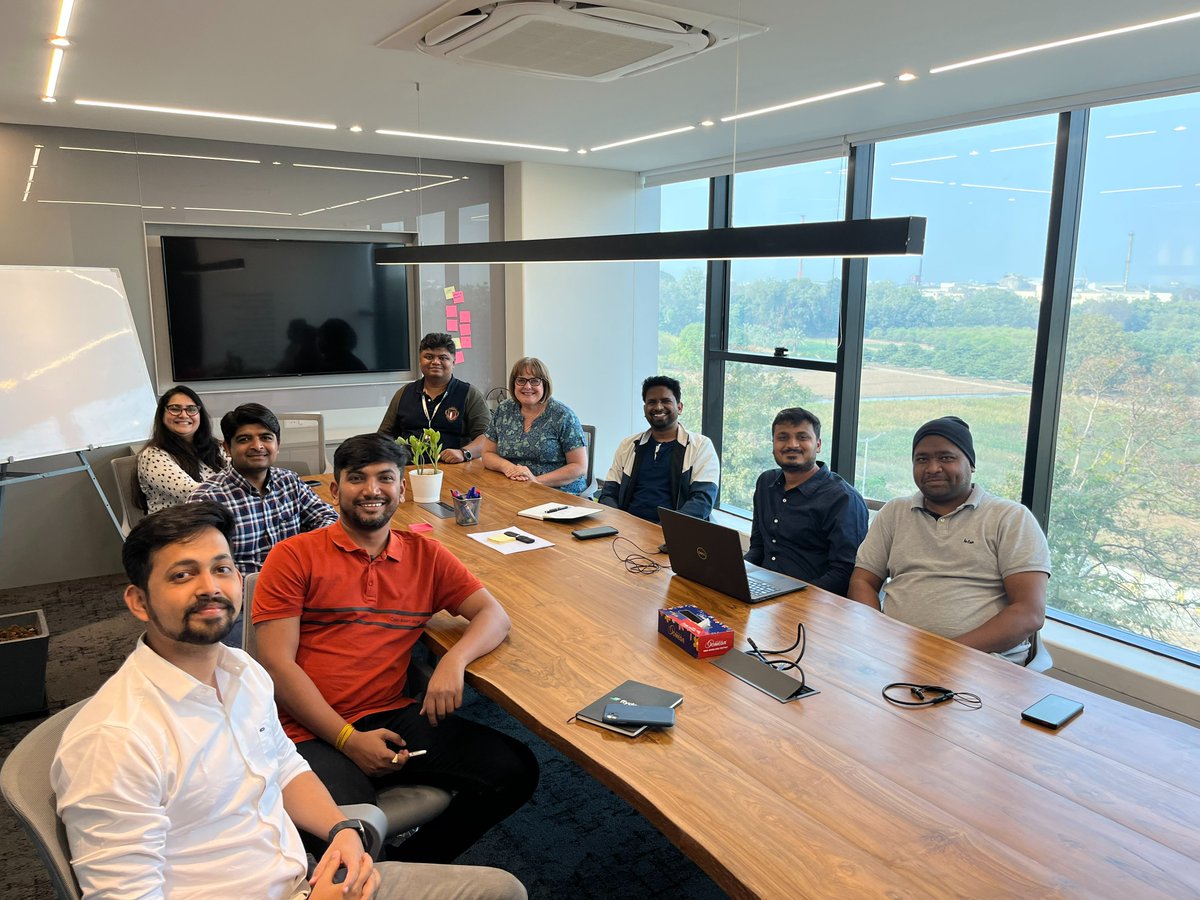 flydocs's tweet image. Last week our Technical Services team in India and General Manager, Joretha Augostine, met for a #leadership #collaboration session, where they explored the priorities for the year ahead, to build on the business success and customer satisfaction company goals.

#lifeatflydocs