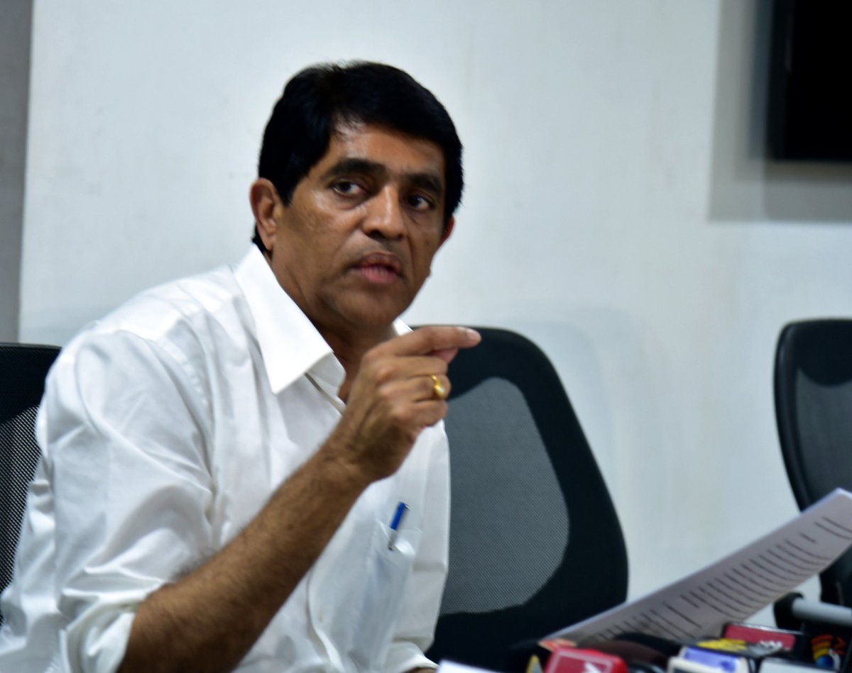 BugganaRaja's tweet image. కేంద్ర ప్రభుత్వం ప్రవేశపెట్టిన బడ్జెట్ పై రాష్ట్ర ఆర్థిక శాఖ మంత్రి బుగ్గన రాజేంద్రనాథ్ స్పందన

ప్రీ బడ్జెట్ సమావేశాల్లో రాష్ట్ర ప్రభుత్వం తరపున అందించిన సలహాలు,సూచనలను పరిగణలోకి తీసుకున్న కేంద్రానికి కృతజ్ఞతలు

#YSRCP #YSRCPSOCIALMEDIA #Buggana #APFinanceMinister #AndhraPradesh