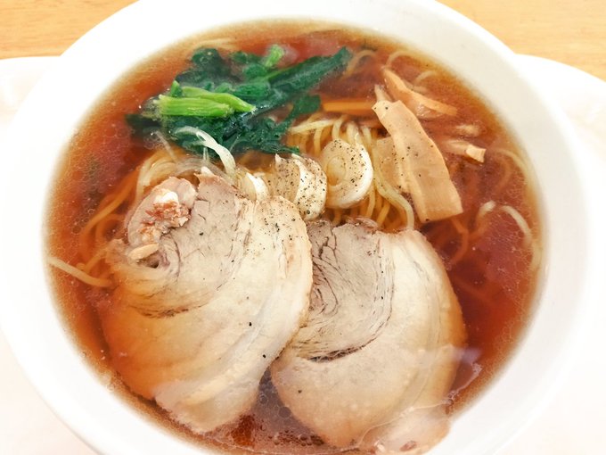 ふつうの醤油ラーメンうまい 