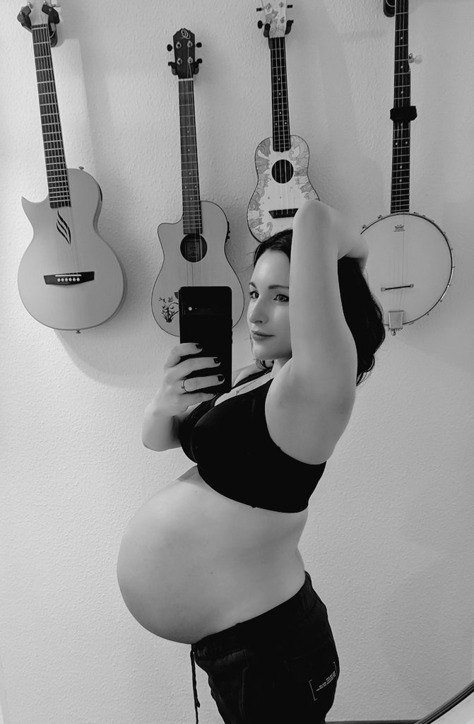 HakusBug's tweet photo. Fast geschafft 🥰

#Schwangerschaft #pregnantwomen #pregnancy #fastausgekugelt #SSW37 #Einleitungkannkommen #20kgmehr #fetti #vollerliebe #vollervorfreude https://t.co/soKrlWfTw4