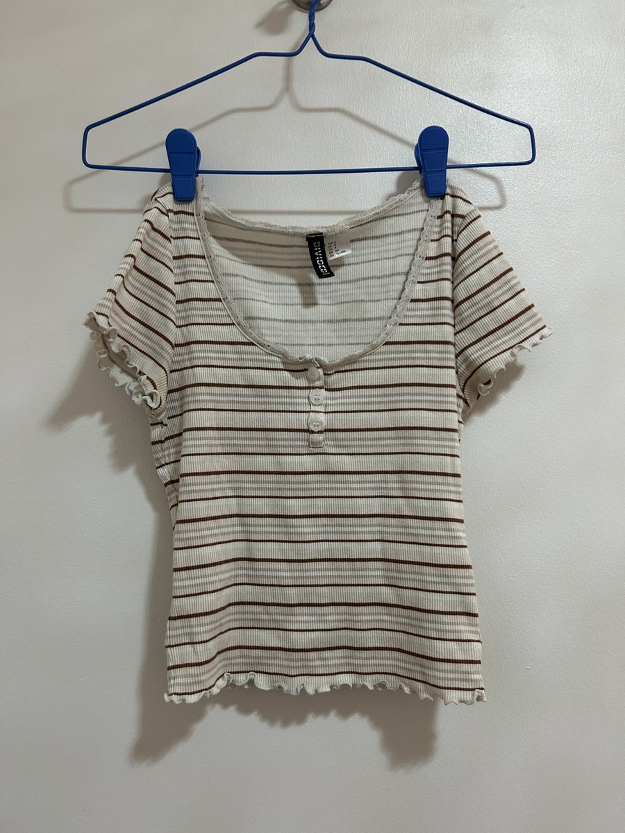 sell4you_'s tweet photo. เป็นเสื้อพอดีตัว H&amp;M ใส่ไม่ถึง3ครั้งเลยค่ะแต่ละตัว
ส่งต่อตัวละ 250฿ 
#ส่งต่อ #เสื้อผ้ามือสอง #เสื้อผ้ามือสองสภาพดี #เสื้อมือสอง #เสื้อผ้า https://t.co/Xapw2uL5zN