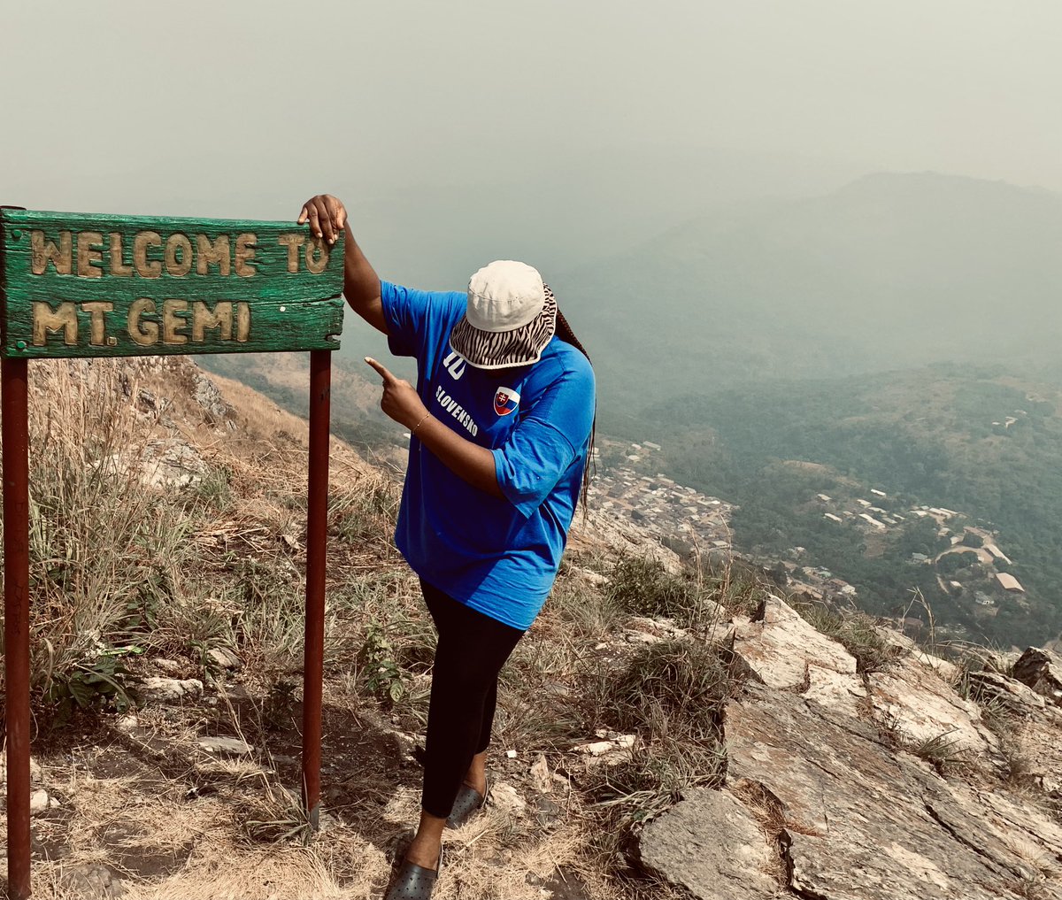BSouzey's tweet photo. #amedzofe #ghana #tour #travelblogger #voltaregion #mountain #hike https://t.co/P8Dpd8V2e8