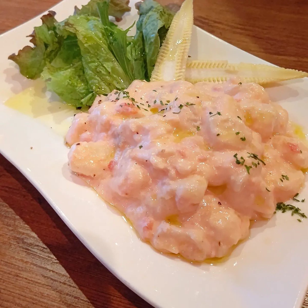 『Liebe』@新宿三丁目 新宿三丁目にあるビストロダイニン「Liebe」さんにてランチ(^_^) とりあえず自家製ハンバーグがたまらん美味しさでした🥰 ハンバーグ好きな人は是非✨ あと自家製ローストビーフも絶品でし… instagram.com/p/CoE__hFy3l0/