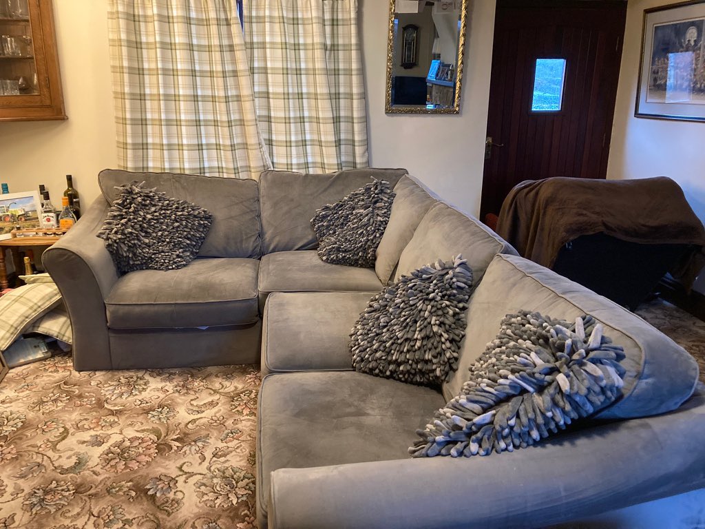 Selling if anyone is interested 🛋️