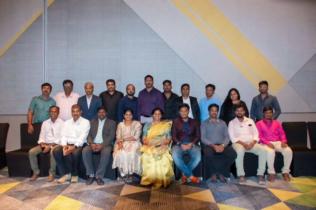 cgvak's tweet photo. "Empowering team success through a shared vision."
#team #success #cgvak #visionmeet #vision2023 #corporateevents #workculture #goalsetting https://t.co/jj70g3PHjZ