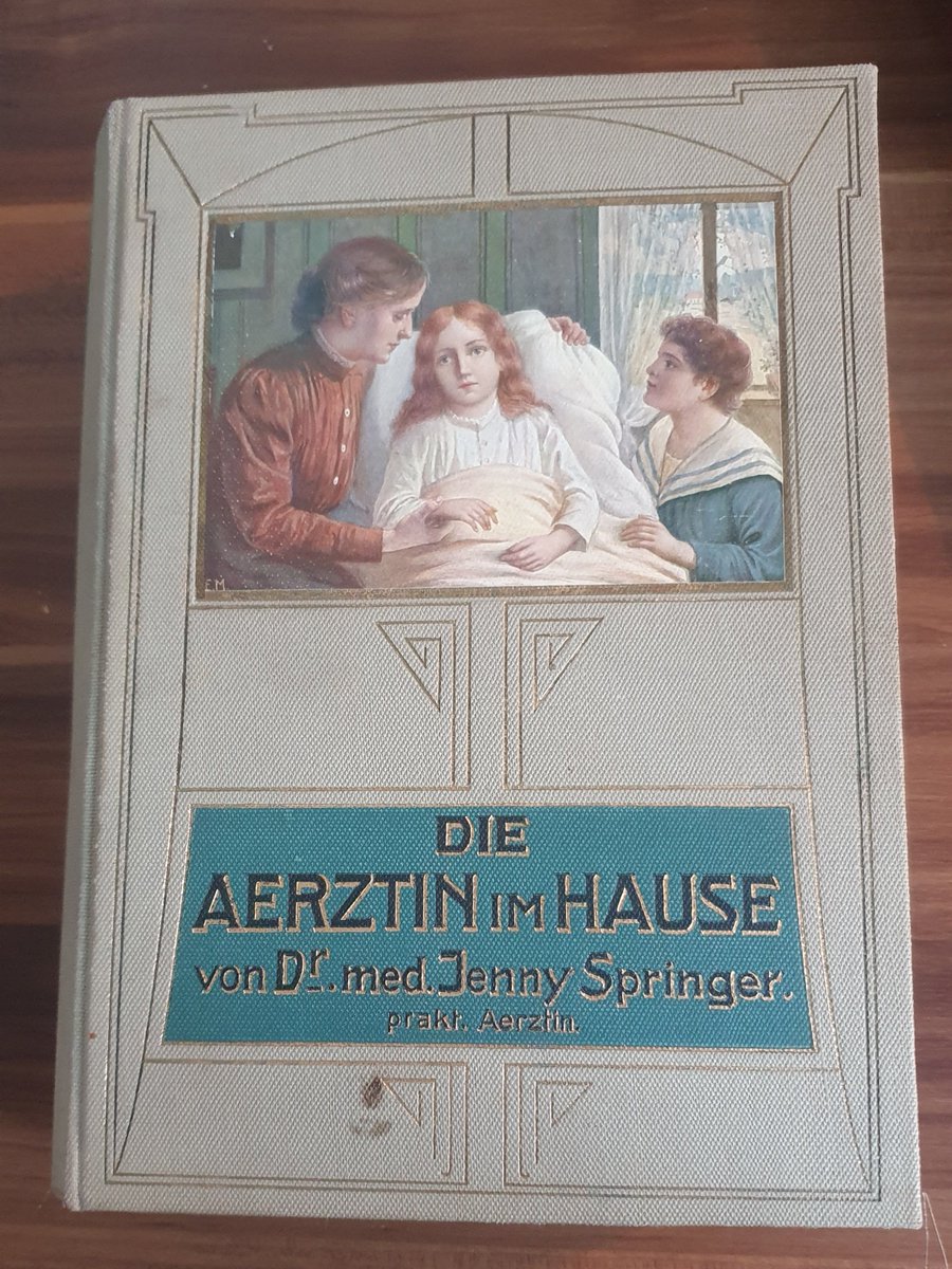 justLarahere's tweet photo. Die spannendsten Schätze findet man doch immer in Omas Keller 🤔 https://t.co/HioJJvREAB