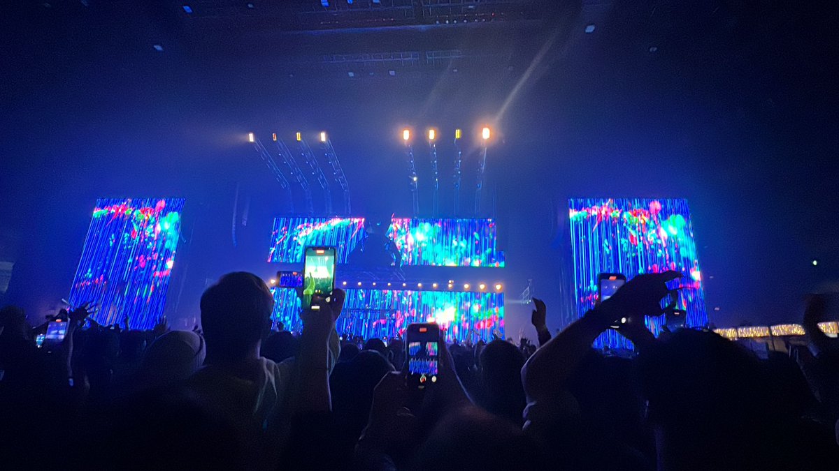 edm0204's tweet photo. GMOSONICアランもチェンスモも良かったけど、なんだかんだで1番はilleniumだった！
@ILLENIUM https://t.co/BnTMEIE6pF