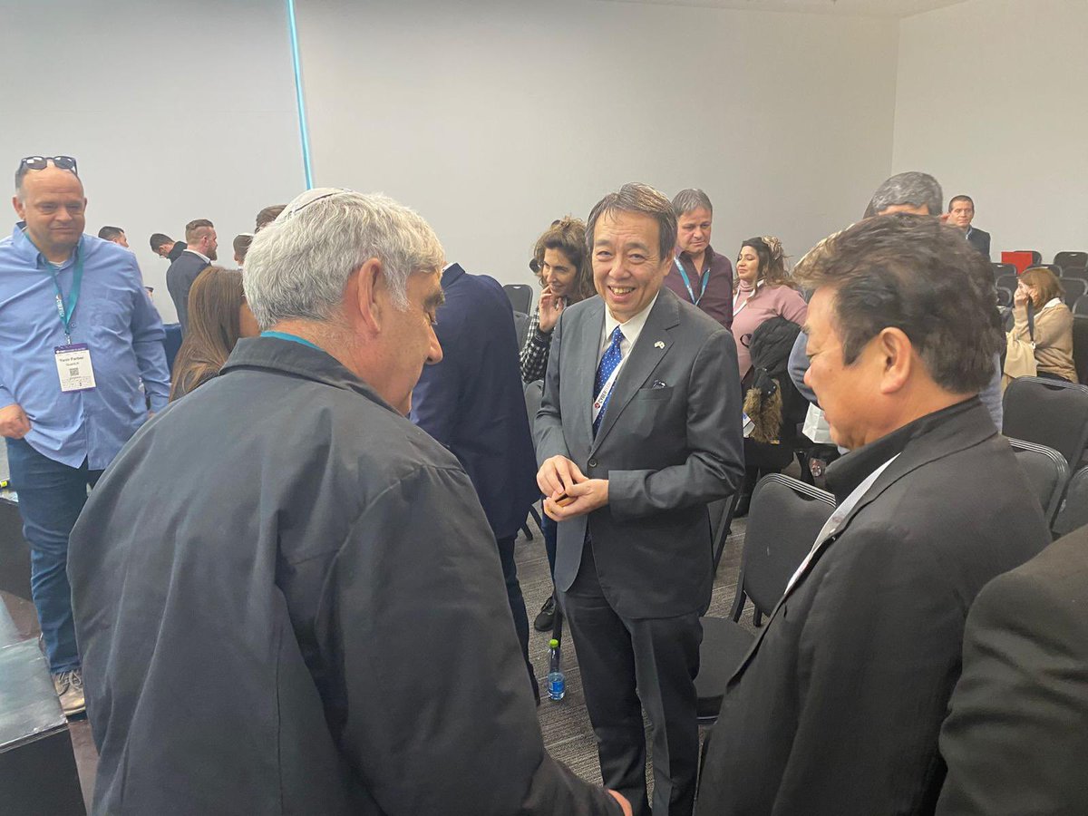 JapanEmb_Israel's tweet photo. השגריר מיזושימה השתתף השבוע בכנס Cybertech Global שנערך בת״א ונשא את דברי הסיום באירוע שערכה ענקית התקשורת היפנית NTT במסגרת הכנס. חברת @GlobalNTT פעילה מאוד בישראל במיוחד בתחום הסייבר-טק במטרה לקדם שיתופי פעולה עם הסטארטאפים הישראליים

(English Follows⬇️)
#cybertechtlv #TelAviv https://t.co/wOn7jAQ8bF
