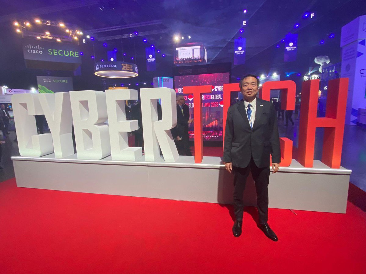 JapanEmb_Israel's tweet photo. השגריר מיזושימה השתתף השבוע בכנס Cybertech Global שנערך בת״א ונשא את דברי הסיום באירוע שערכה ענקית התקשורת היפנית NTT במסגרת הכנס. חברת @GlobalNTT פעילה מאוד בישראל במיוחד בתחום הסייבר-טק במטרה לקדם שיתופי פעולה עם הסטארטאפים הישראליים

(English Follows⬇️)
#cybertechtlv #TelAviv https://t.co/wOn7jAQ8bF