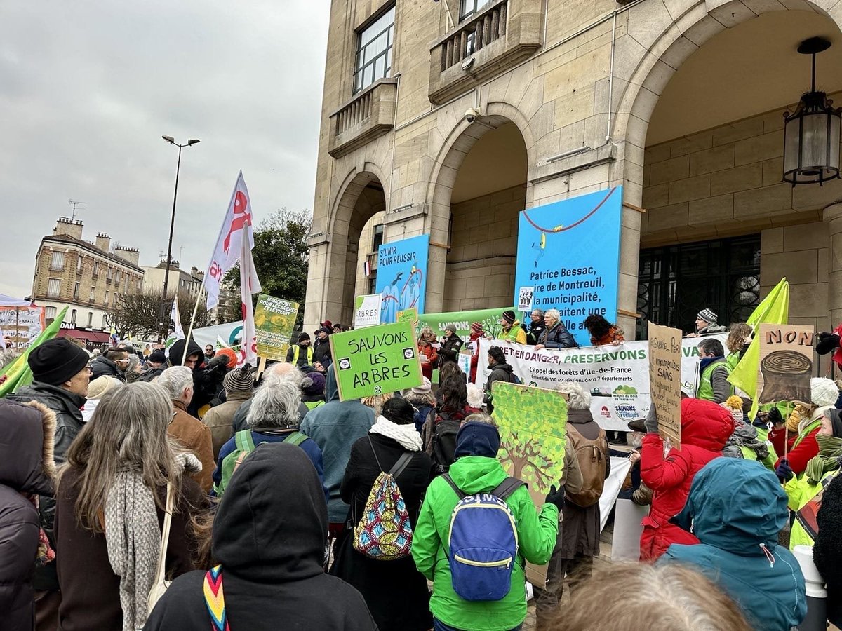 arbres_idf's tweet photo. Après notre tribune "Stop au massacre des arbres en IDF", après notre marche du 28 janvier qui a réunit plus de 400 personnes, continuons à nous faire entendre grâce à notre pétition, qui dépasse les 26000 signatures!! https://t.co/vybop2dr00 https://t.co/kQaOxYpWDm