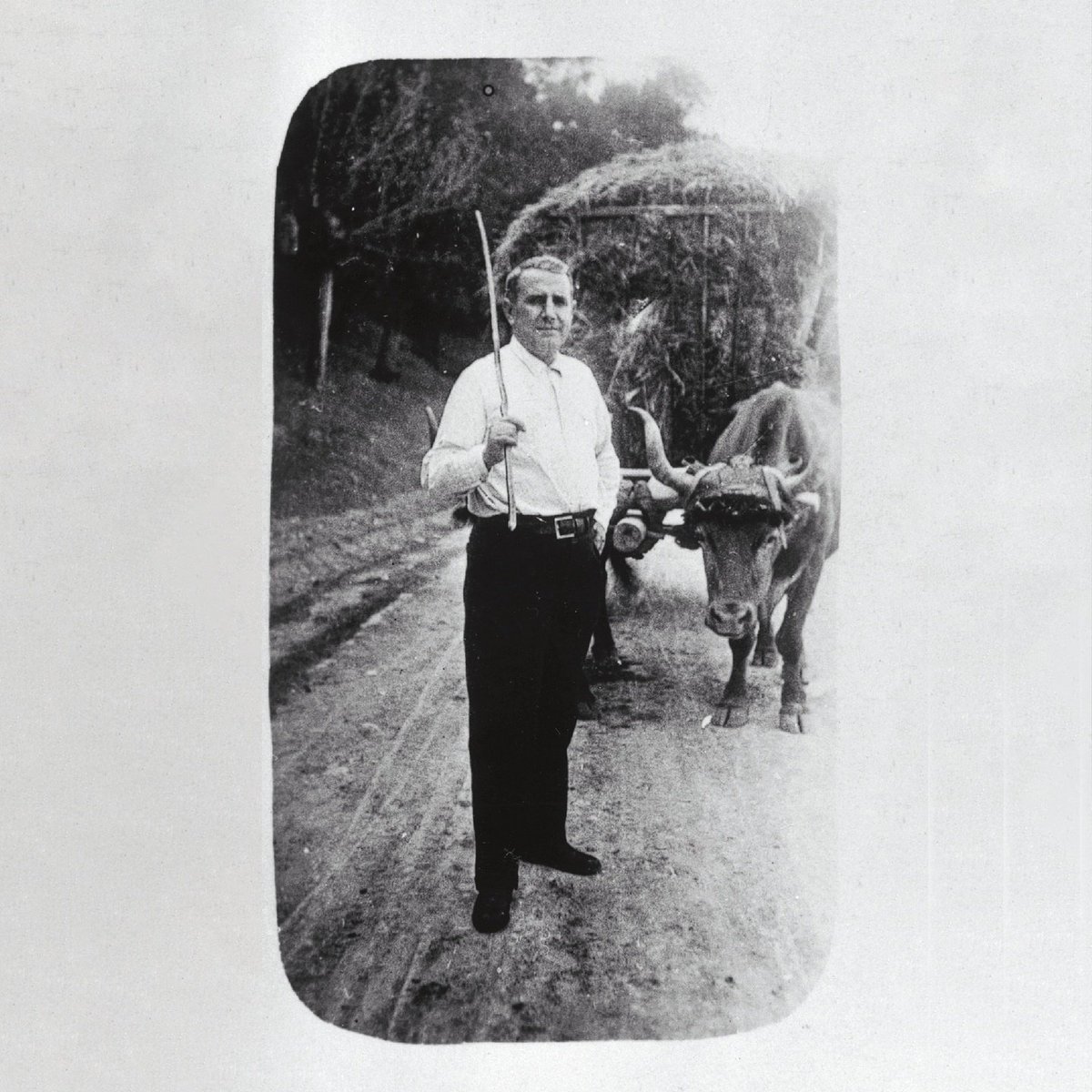 MuseoGargallo's tweet image. Hacia 1917, viajó con #Magali hasta Maella, conviviendo unos días con los familiares de Pablo.

Aunque solamente vivió en #Maella sus siete primeros años de vida, exceptuando las estancias puntuales posteriores, siempre llevó al #pueblo en el corazón.