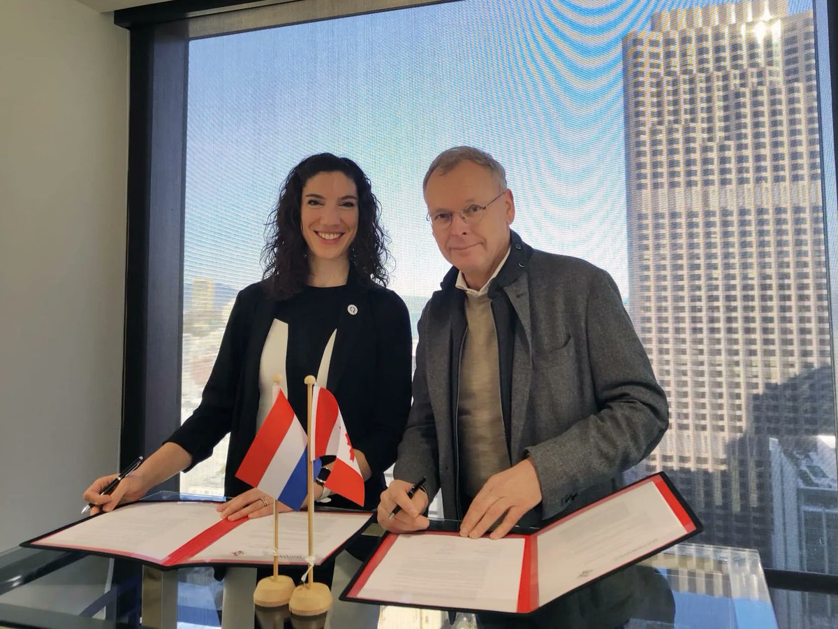 photondelta's tweet image. What a great start of Photonics West 2023! 💥 Optonique (Quebec) and PhotonDelta (the Netherlands) have signed 🖋️ a Memorandum of Understanding at Photonics West in San Francisco. #PW2023 #PhotonicsWest @Photonicswest @Optonique_CA