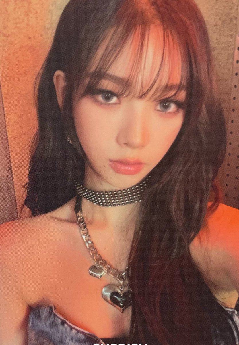 hourlykrn's tweet photo. THIS KARINA PHOTOCARD https://t.co/LTDsYtJSgo