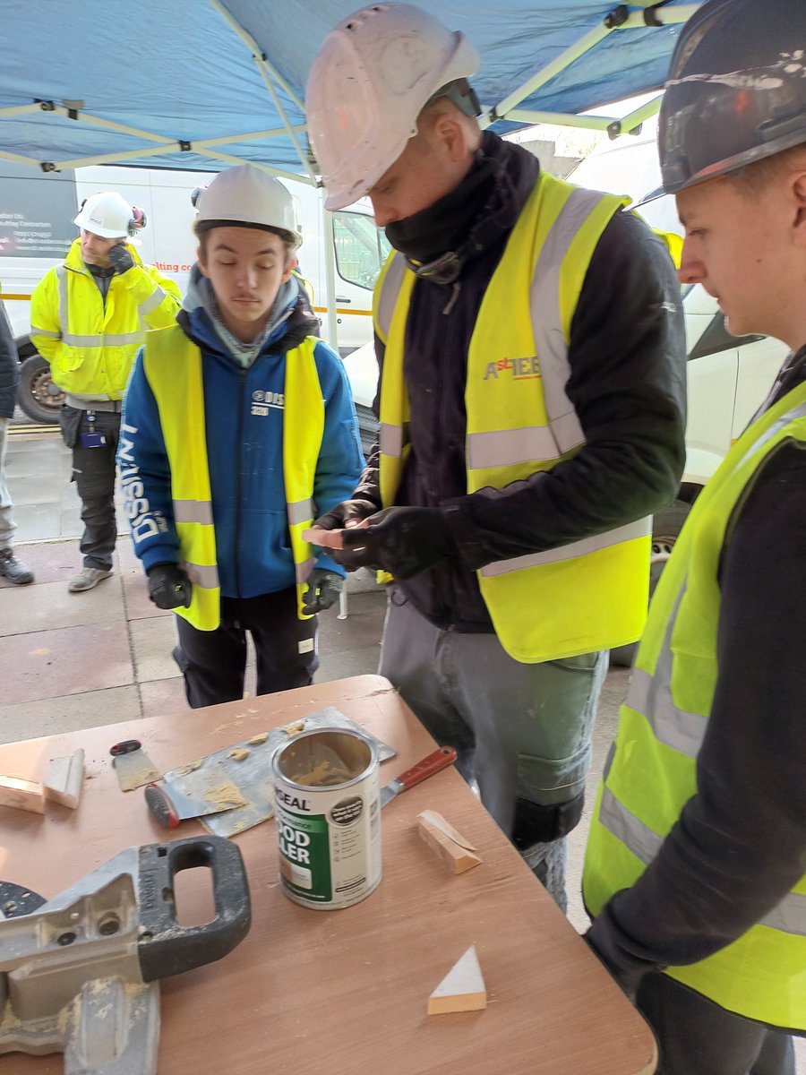 Site visit and training in North Shields #HeritageActionZone for learners from <a href="/RENELtd/">Resources NE Ltd</a>, learning how to repair traditional windows with <a href="/StAstierHQ/">St Astier Ltd</a> <a href="/HistoricEngland/">Historic England</a> <a href="/NTCouncilTeam/">North Tyneside Council</a> #HeritageSkills #Construction #Repair #Conservation