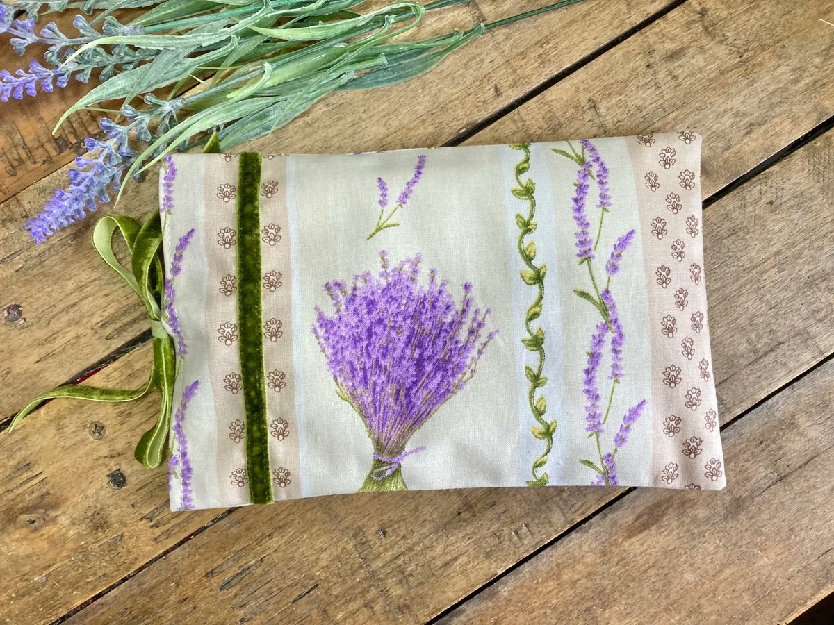 Perfect for car snoozing, flights, or just to use at home, a lavender filled sleep pillow smells divine and will help you to 😴😴😴🥱🥱🥱#MHHSBD  

buff.ly/3iygPEu