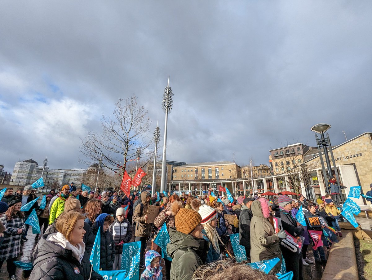 AlwaysComputing's tweet photo. Great teacher turn out in #Bradford. 

#TeacherStrike #SaveOurSchools #PayUp @NEUnion https://t.co/no181Sd7Yv