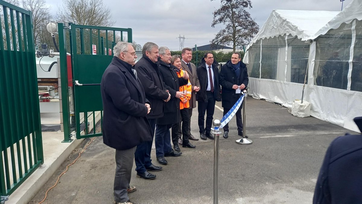 📸Engagées pour une #MobilitéDurable, l’Agglomération de la Région de #Compiègne &amp; #TransdevHautsdeFrance ont inauguré la station d’avitaillement en #biogaz &amp; les nouveaux #bus du réseau en présence des représentants de l'#Agglomération &amp; des partenaires du #territoire ⤵