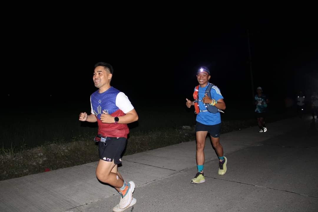 art_xnft's tweet photo. 1/ Last weekend, our running team Porxpor Trail Runners organized the 1st Local Ultramarathon in our town. This was a successful and i would thank my Stepn Team @Firelauncher_ for the support of our event. Members of the team donated GST, GMT and Sneakers which make us raised https://t.co/1a5TH4LC8w