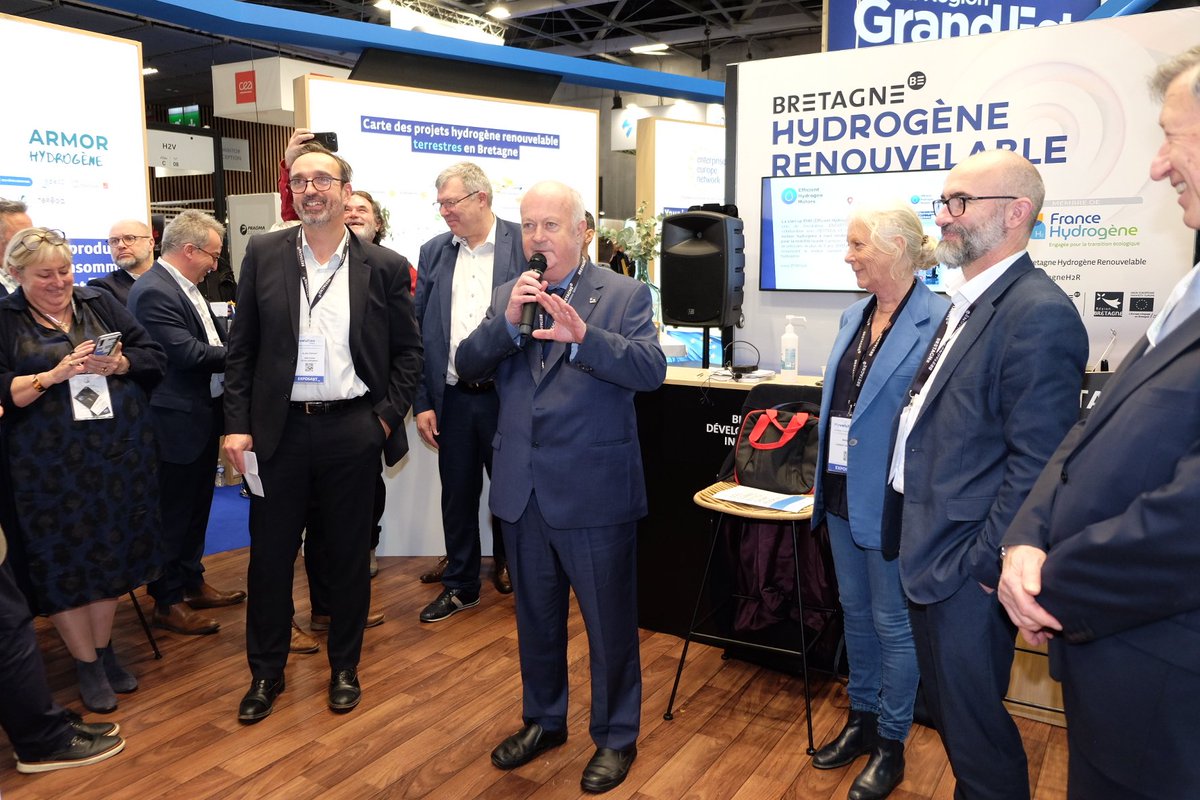 Bretagne Hydrogène Renouvelable (@bretagneh2r) on Twitter photo Inauguration du pavillon Bretagne à <a href="/Hyvolution/">Hyvolution</a> par <a href="/DanielCueff/">Daniel Cueff</a>, Vice-président de la <a href="/regionbretagne/">Région Bretagne</a> en charge de la mer et du littoral, Philippe Boucly, président de <a href="/FranceHydrogene/">France Hydrogène</a>, de <a href="/MariaColas/">maria rosario colas</a>, VP à la mobilité de <a href="/LorientAgglo/">Lorient Agglo</a> et <a href="/LABBE_JeanMarc/">Jean-Marc LABBE</a>, VP de <a href="/StBrieucAgglo/">StBrieuc Armor Agglo</a> Inauguration du pavillon Bretagne à <a href="/Hyvolution/">Hyvolution</a> par <a href="/DanielCueff/">Daniel Cueff</a>, Vice-président de la <a href="/regionbretagne/">Région Bretagne</a> en charge de la mer et du littoral, Philippe Boucly, président de <a href="/FranceHydrogene/">France Hydrogène</a>, de <a href="/MariaColas/">maria rosario colas</a>, VP à la mobilité de <a href="/LorientAgglo/">Lorient Agglo</a> et <a href="/LABBE_JeanMarc/">Jean-Marc LABBE</a>, VP de <a href="/StBrieucAgglo/">StBrieuc Armor Agglo</a>