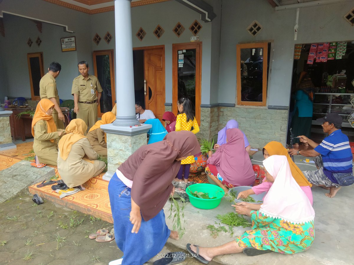 DBantarsari's tweet photo. Praktek membuat biosaka
#bppBantarsari
#diapertanCilacap https://t.co/7rwPRqg64y