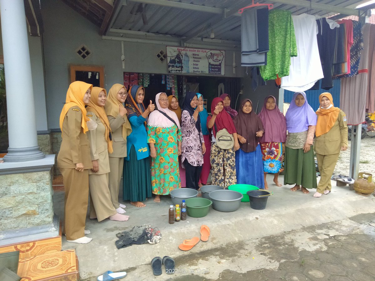 DBantarsari's tweet photo. Praktek membuat biosaka
#bppBantarsari
#diapertanCilacap https://t.co/7rwPRqg64y