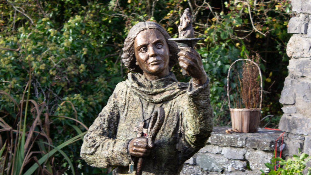 #LaFheileBride – happy #StBrigidsDay! In the 5th century Brigid founded one of Ireland's most important early churches on the site where Kildare Cathedral stands today. It was so influential that the county took its name from her foundation - Cill Dara means 'church of the oak'.