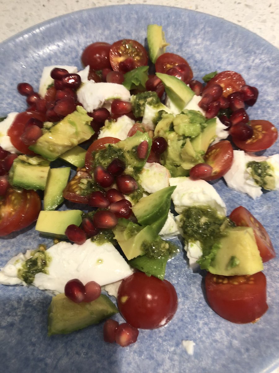 If you haven’t tried pomegranate with mozzarella before, you’re in for a treat! For lunch - a classic mozz, tom and avocado salad but with a drizzle of pesto and a scattering of pomegranate.