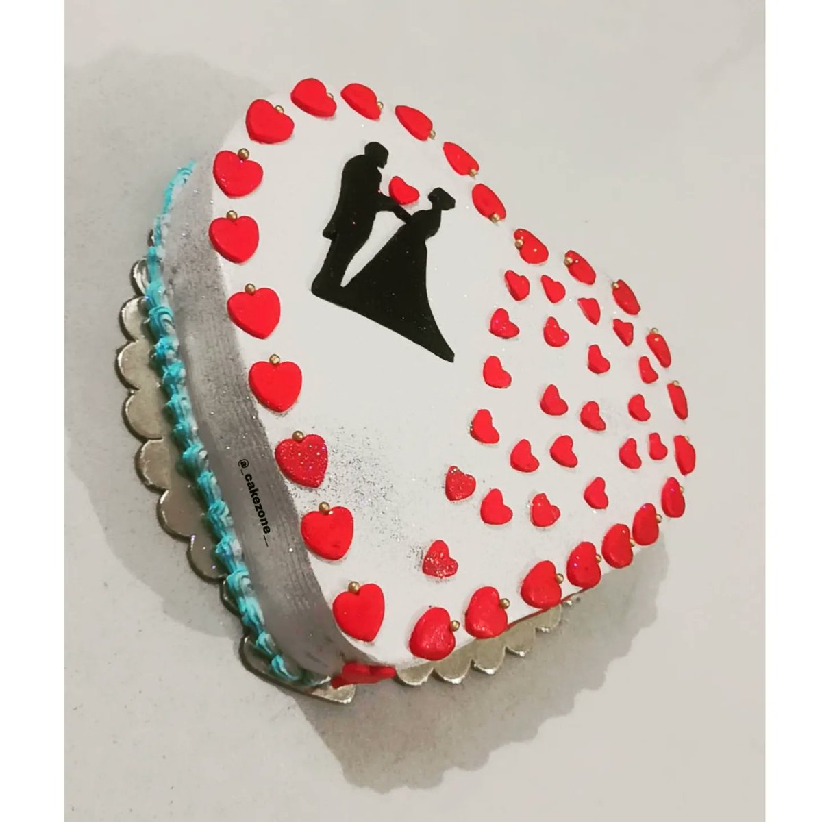 cakezone__'s tweet photo. 💯%Eggless👍

One of the prettiest 25th Anniversary Cake💕💕

Pounds- 3
Flavour- Pineapple 🍍💛💛
Direct message us for orders📩📩
Saharanpur, India👍
.
.
#egglessbaking #cakesmash #amazingcakeideas #heartshaped #heartshapescake #pineapplecake #egglessbakery https://t.co/dhBODCZsu6