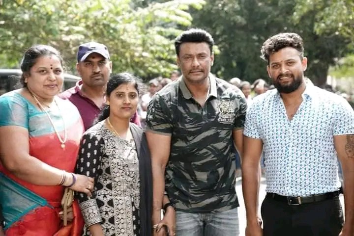 DTYIFCKunigal's tweet photo. Today Exclusive Pics ❤️

#DBoss #ChallengingStarDarshan #BoxOfficeSultan #kranthi #KrantiBlockBuster #Kranticollection 

@dasadarshan https://t.co/3PvvxsrIvc