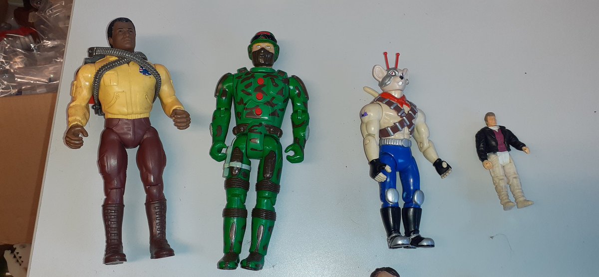 Let's see if twitter can help me identify these 80/90's figures