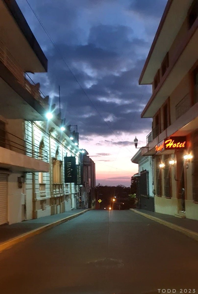 Amanecer desde el centro de Xalapa. Buenos días a todos.
#01Febrero #Xalapa #Veracruz #Amanecer #RegistrateGratis #