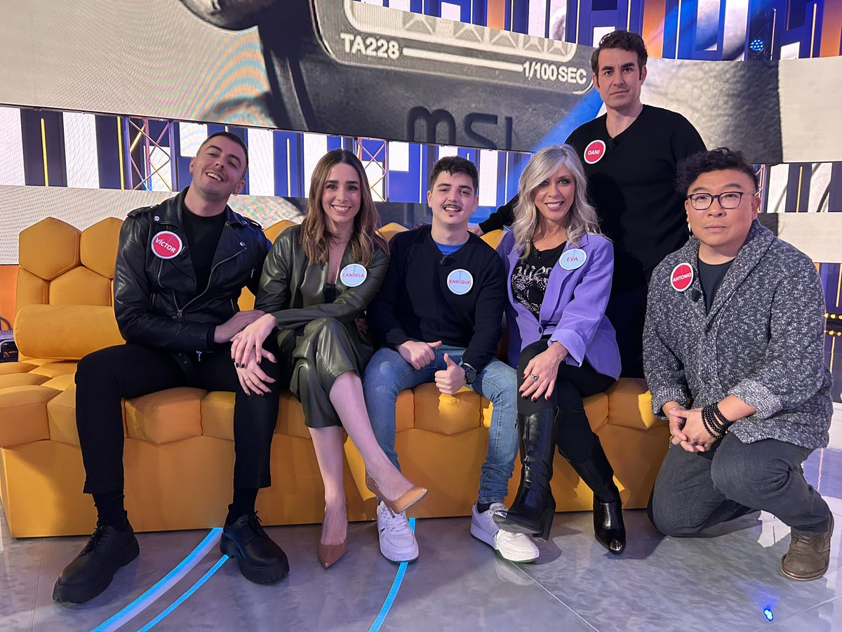 victor_palmero's tweet photo. Desde hoy y hasta el viernes estaré con este dream-team en @25PalabrasTV @telecincoes y no me lo he podido gozar (y sufrir!) más. Gracias al equipo, a Christian Galvez que es un p*to sol, a los concursantes y a @evaisantaf, Candela Serrat y Dani Muriel por un rato tan divertido❤️ https://t.co/c8kFQ4CRFz