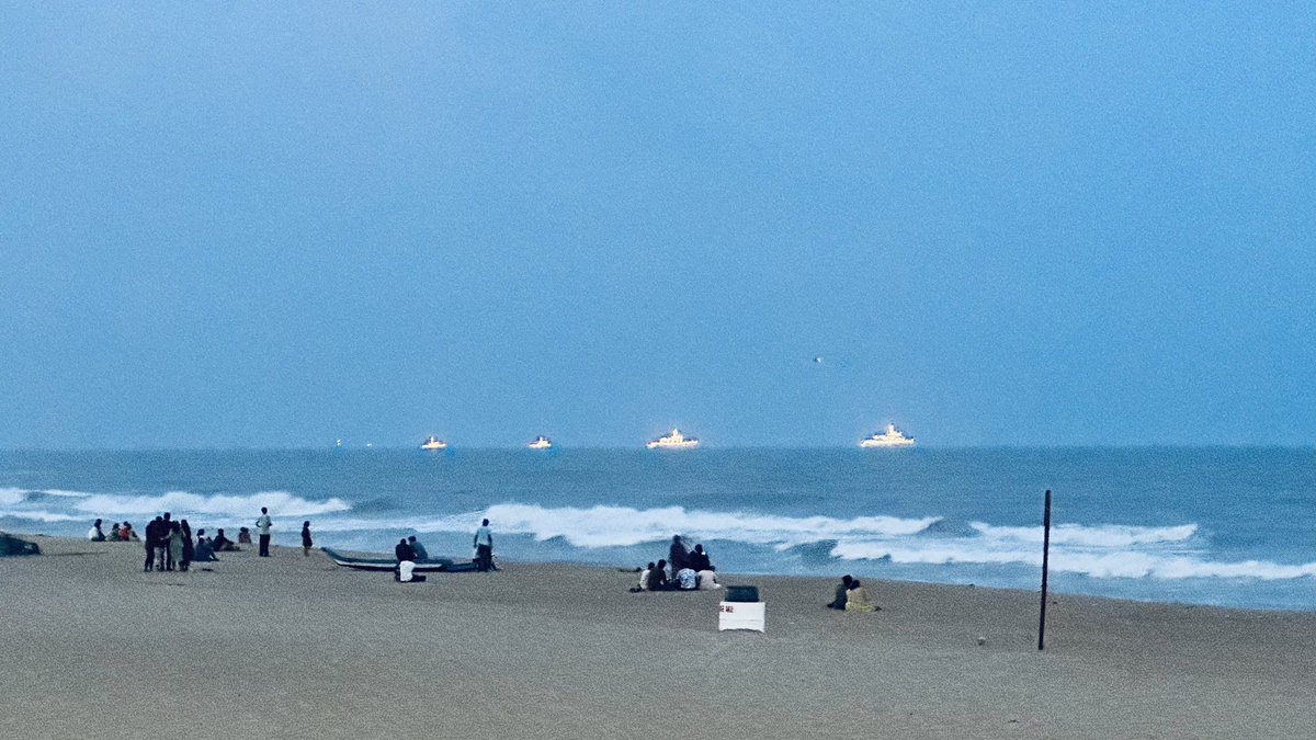 ntarunkumar's tweet image. Off Thiruvanmiyur coast, right now. Coast guard?
#chennai #beach #runview